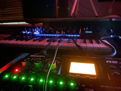 Minilogue XD and Zoom R8 blinkenlights Minilogue XD and Zoom R8 blinkenlights