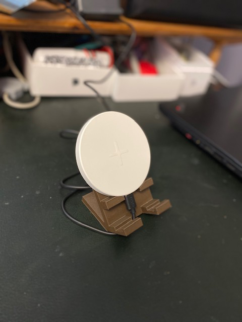 3D printed stand for qi charger and smartphone 