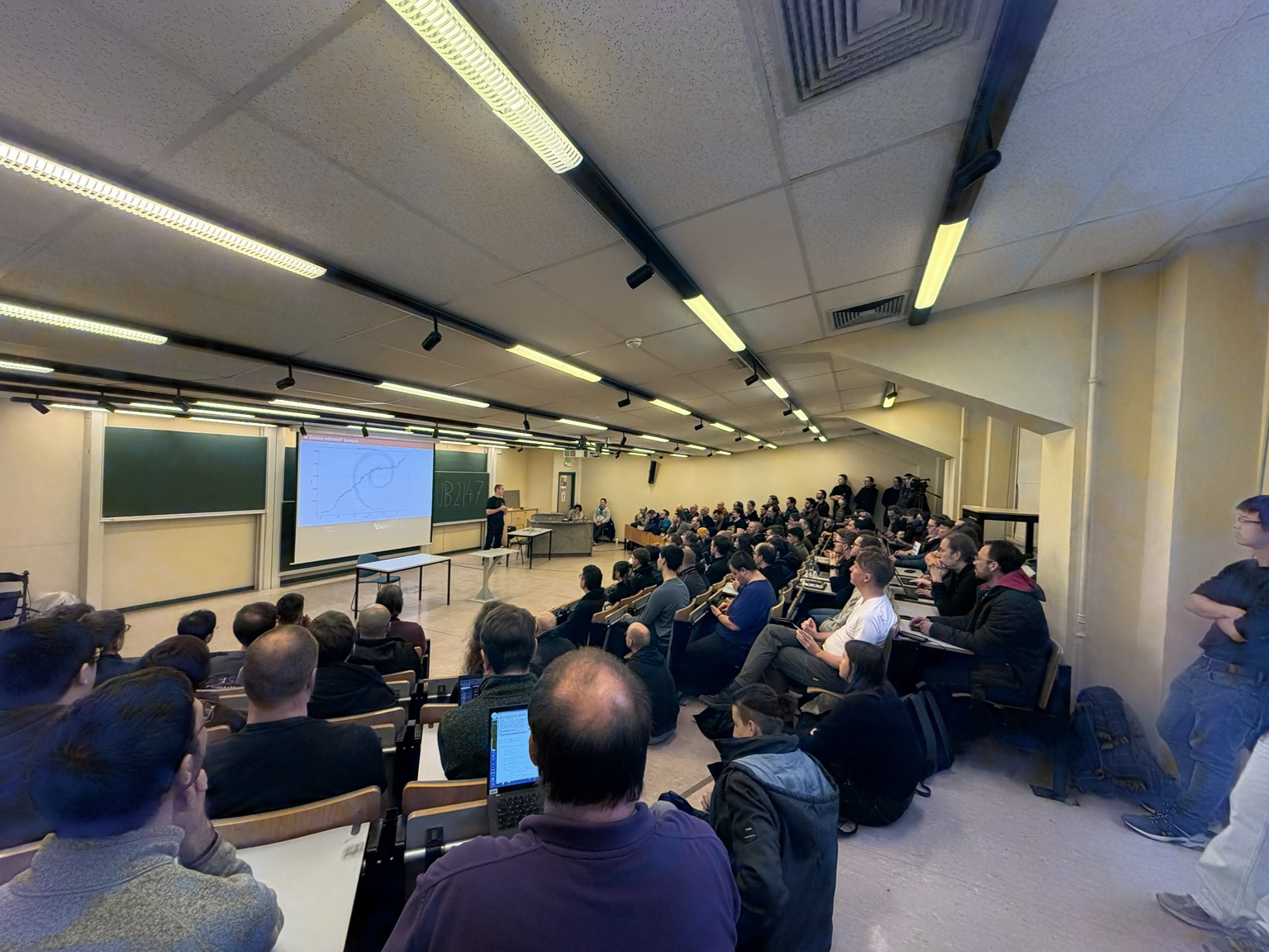 View from the back of a crowded DevRoom for DPL talk